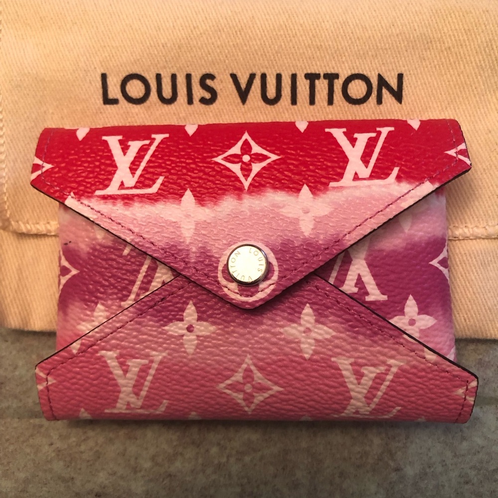 Louis Vuitton Escale Kirigami Small Coin Pouch

Very good condition